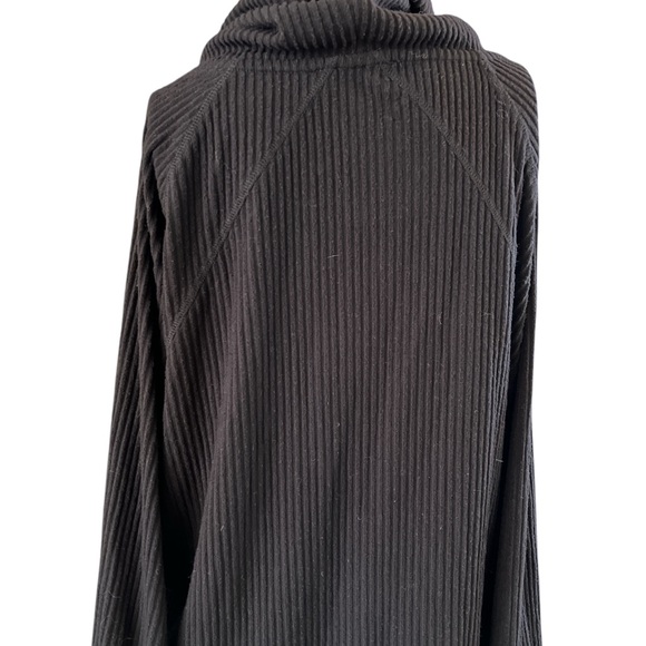 Super cute Jane and Delancey turtleneck sweater - Picture 5 of 7